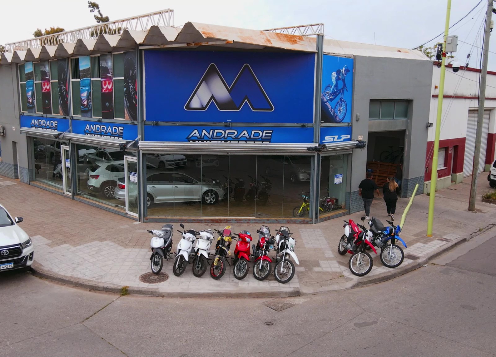 Andrade Multimarcas - equipo e instalaciones